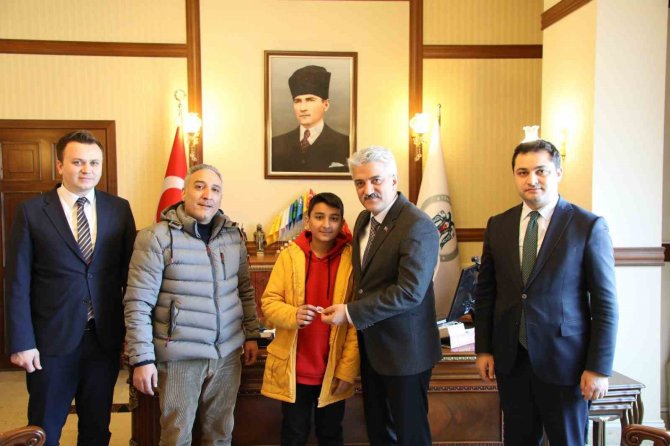 12 Yaşındaki Çocuktan Deprem Bölgesine Yardım Eli
