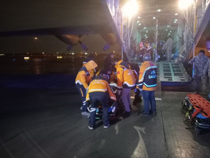 Adana’dan İ̇stanbul’a Askeri Uçakla 52 Yaralı Getirildi