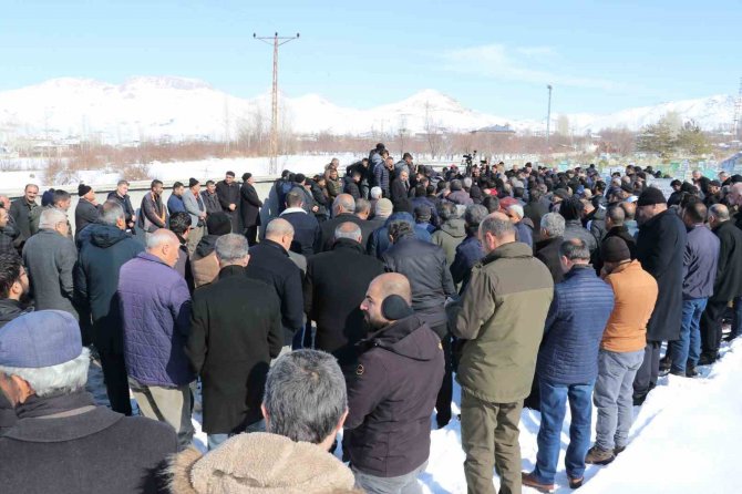 Adıyaman’da Enkaz Altında Kalan İşçi Van’da Toprağa Verildi
