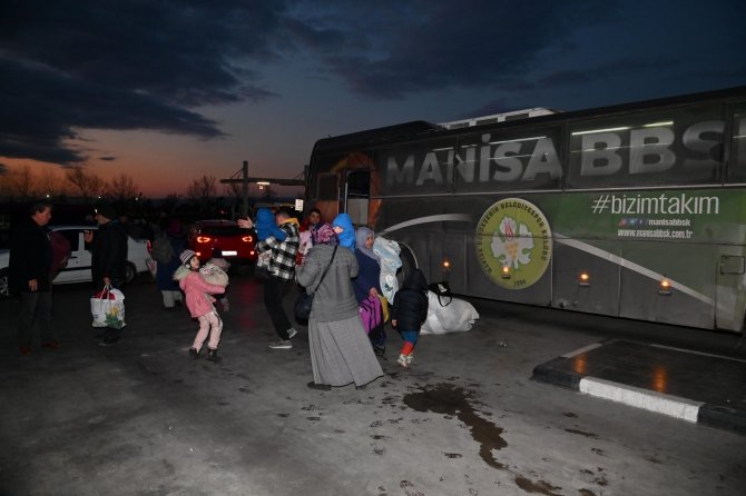 İ̇lk Depremzede Kafilesi Manisa’ya Ulaştı