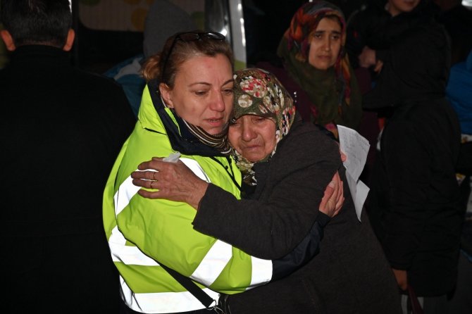 İ̇lk Depremzede Kafilesi Manisa’ya Ulaştı