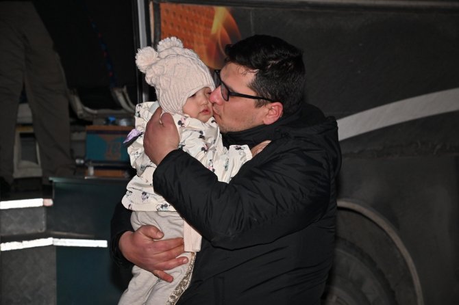 İ̇lk Depremzede Kafilesi Manisa’ya Ulaştı