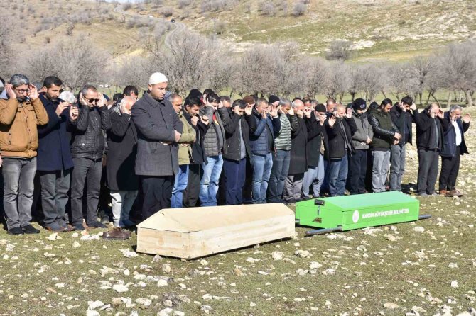 Depremde Hayatını Kaybeden 3 Vatandaş Mardin’de Toprağa Verildi