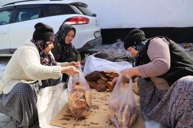 Uzun Süre Tok Tutan Afyon Ekmeği Deprem Bölgesine Gönderiliyor