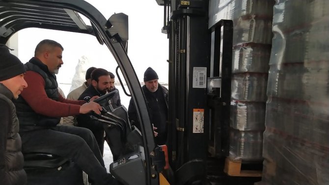 Ağrı Afet Bölgelerine Yardımlarını Ulaştırmaya Devam Ediyor