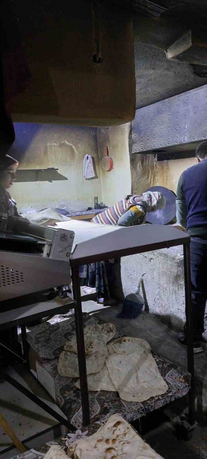 Ağrı’da Tandırlar Depremzedeler İçin Yakıldı