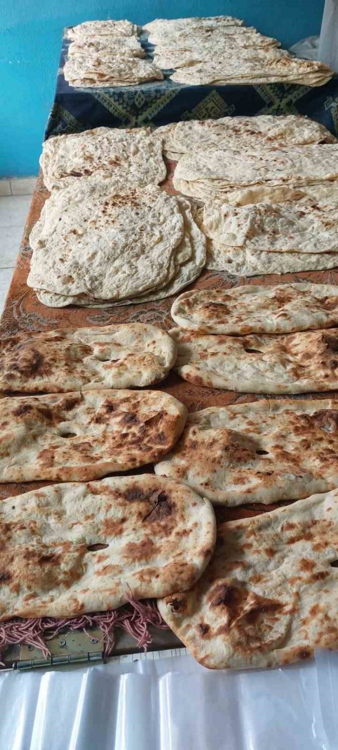 Ağrı’da Tandırlar Depremzedeler İçin Yakıldı