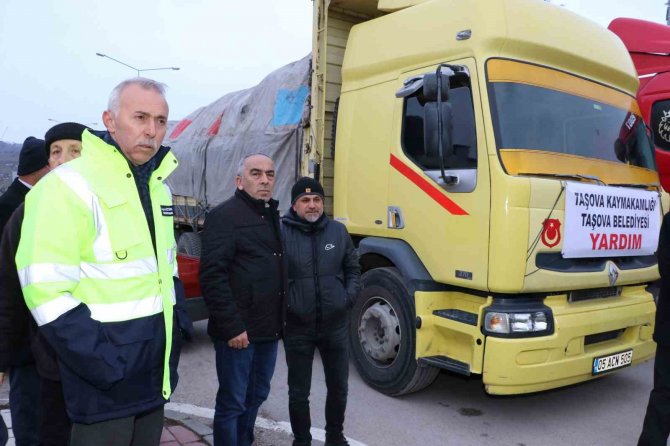 Taşova’dan Deprem Bölgesine Yardım