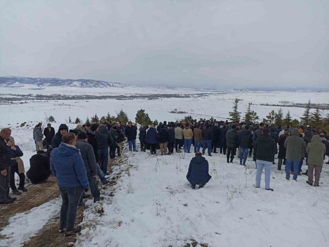 Depremde Hayatını Kaybeden İnşaat Ustası Toprağa Verildi
