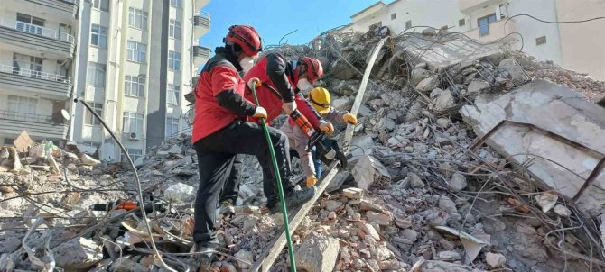 ‘Ateş’ Yürek Isıtmak İçin Çalışıyor