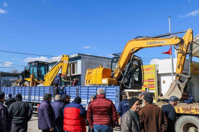 Köşk Belediyesi, 2 İş Makinesini Deprem Bölgesine Gönderdi