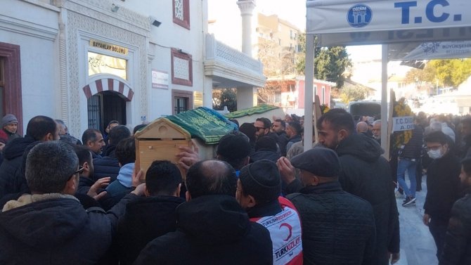 Depremde Hayatını Kaybeden Karı Koca Son Yolculuğuna Uğurlandı