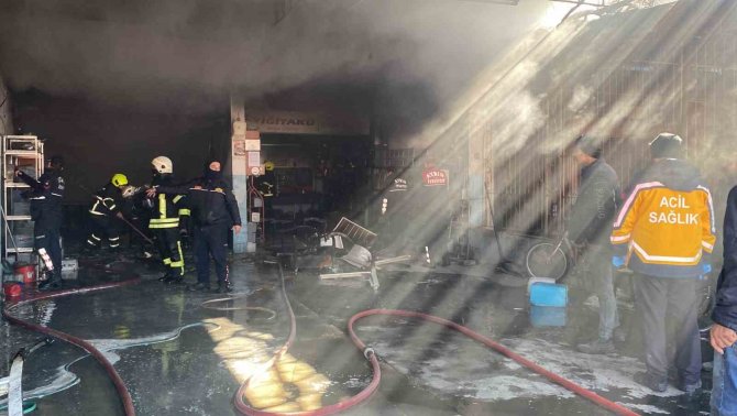 Elektrikli Isıtıcıdan Çıkan Yangın İş Yerini Kullanılamaz Hale Getirdi