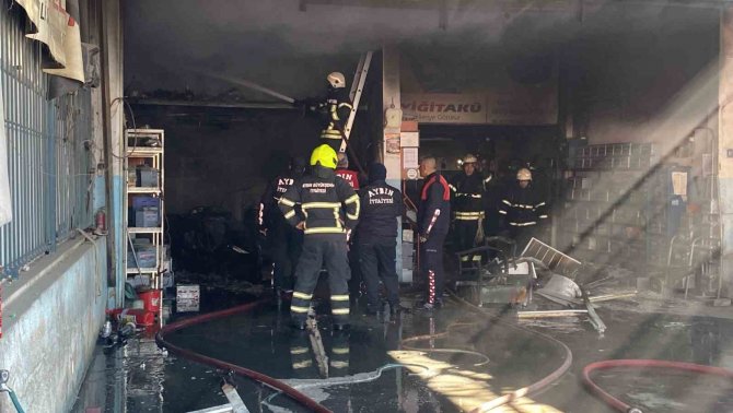 Elektrikli Isıtıcıdan Çıkan Yangın İş Yerini Kullanılamaz Hale Getirdi