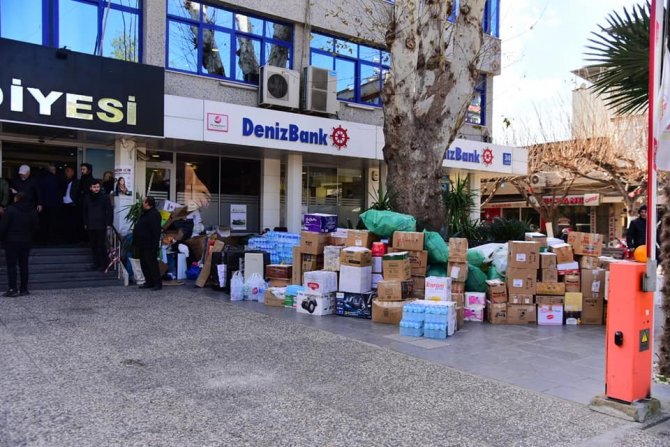 İ̇ncirliova’da Vatandaşlar Deprem Bölgesi İçin Tek Yürek Oldu