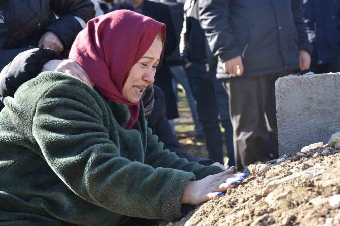 Depremde Hayatını Kaybeden 3 Vatandaş Mardin’de Toprağa Verildi