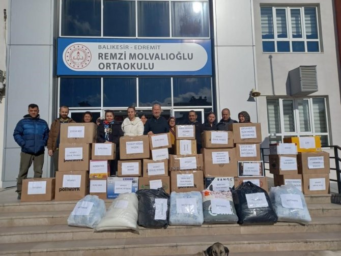 Edremit’te Okullar Deprem Yardım Çalışmalarına Katılıyor