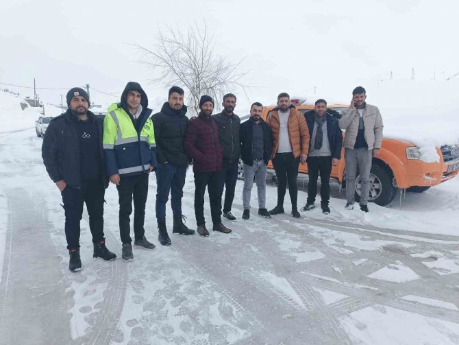 Bitlisli Gönüllü Kepçe Operatörleri Deprem Bölgesinde Çalışmak İçin Yola Çıktı