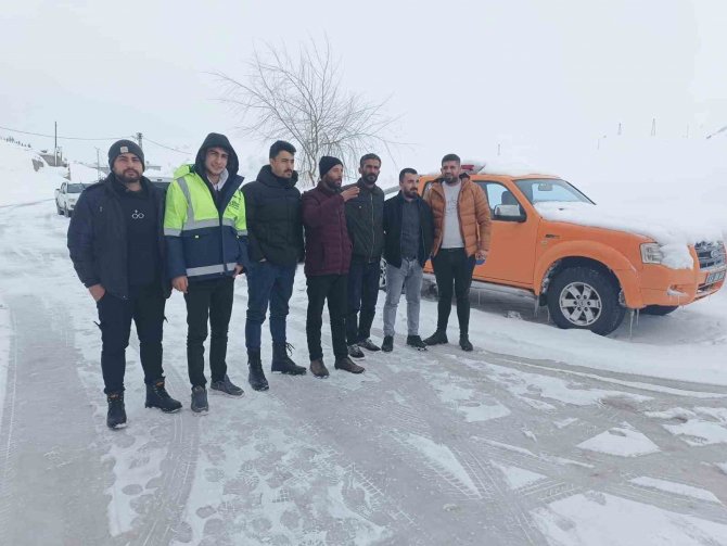 Bitlisli Gönüllü Kepçe Operatörleri Deprem Bölgesinde Çalışmak İçin Yola Çıktı