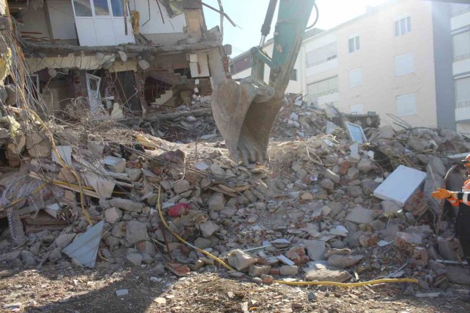 Kurtarılan Fedakâr Annenin İlk Sözü, “Önce Çocuklarımı Çıkarın Ben Sonra Çıkarım”