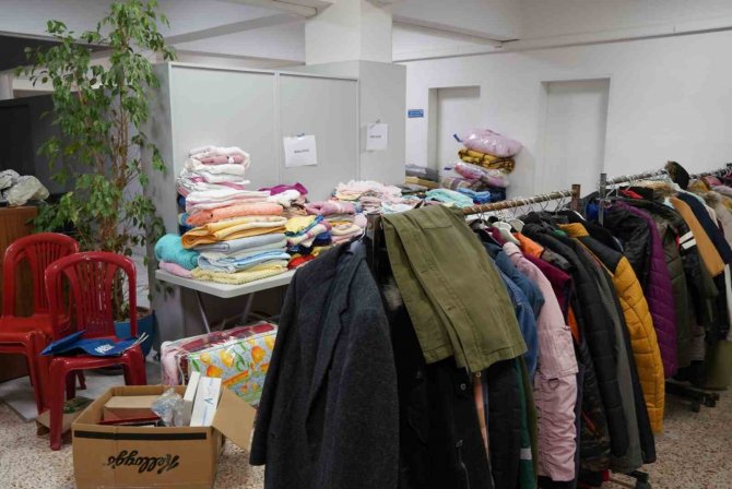 Çeşme Belediyesi, Depremzedeler İçin Ücretsiz Butik Açtı