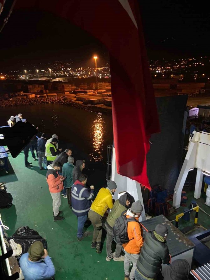Çeşme’den Yola Çıkan Yardım Gemisi İ̇skenderun’da