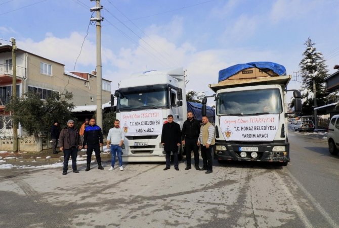 Honaz Belediyesi Deprem Bölgesine 3 Yardım Tırı Gönderdi