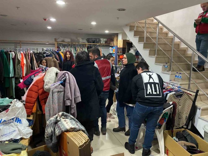 Kocaeli’ye Gelen Depremzedeler Yalnız Bırakılmıyor