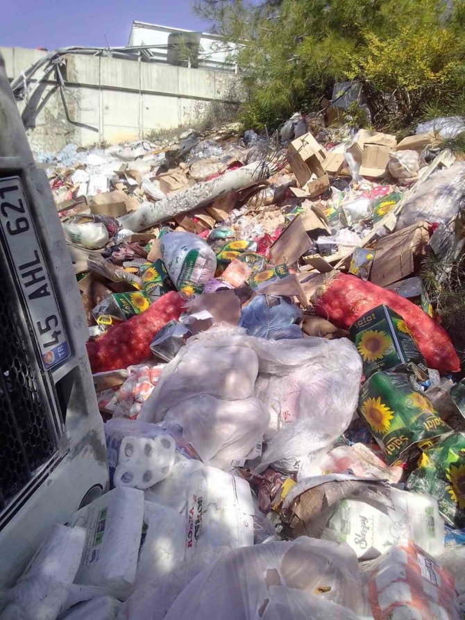 Deprem Bölgesine Giden Tır Kaza Yaptı: 2 Yaralı