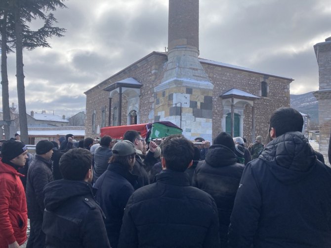 Depremde Hayatını Kaybeden 26 Yaşındaki Öğretmen Toprağa Verildi