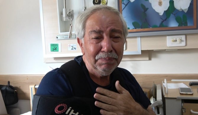 Depremden Yaralı Kurtuldu, Tedaviye Alındığı Hastanede Gözyaşlarına Boğuldu