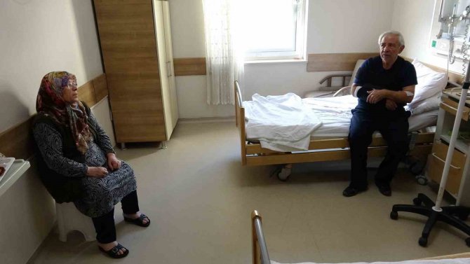 Depremden Yaralı Kurtuldu, Tedaviye Alındığı Hastanede Gözyaşlarına Boğuldu