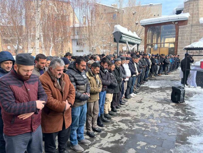 Depremde Göçük Altında Kalan Uzman Er Memleketi Kars’ta Toprağa Verildi