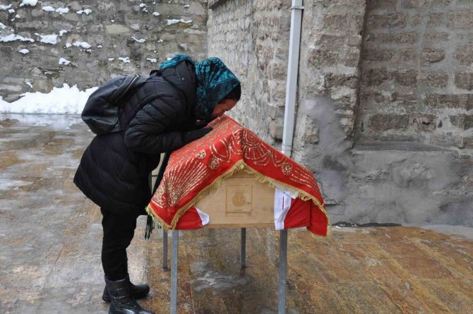 Anne Ve Kızı Enkaz Altında Can Vermişti, Yakınlarının Feryatları Yürekleri Dağladı