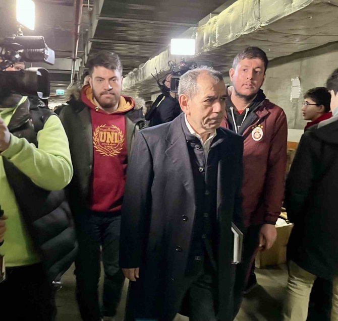 Dursun Özbek: "Bir Araya Gelip, Yaraları Sarmak İçin Elimizden Geleni Yapıyoruz"