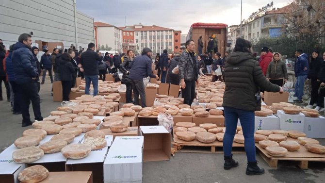 Salihli’den Deprem Bölgesine On Binlerce Ekmek Gönderildi