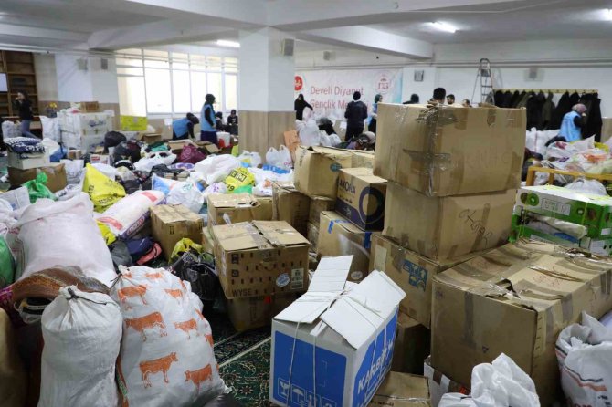 Develi’den Depremzedeler İçin 4 Yardım Kafilesi Daha Yola Çıktı