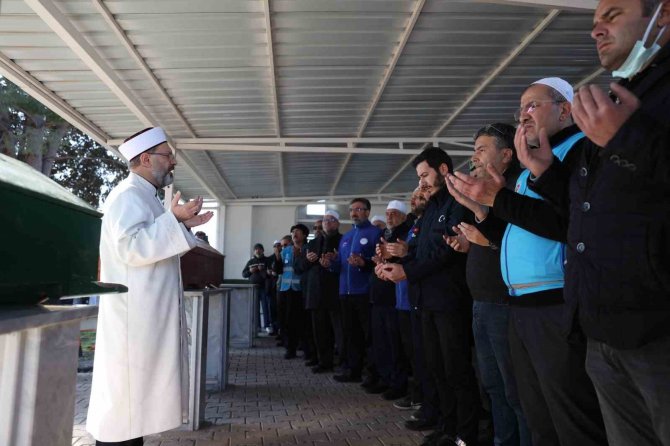 Diyanet İ̇şleri Başkanı Erbaş, Depremde Hayatını Kaybeden Anne Ve Oğlunun Cenaze Namazını Kıldırdı