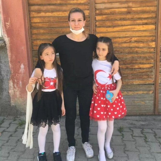 Depremde Hayatını Kaybeden Aile Son Yolculuğuna Uğurlanacak