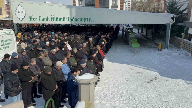Depremde Hayatını Kaybeden 8 Kişi Niğde’de Toprağa Verildi