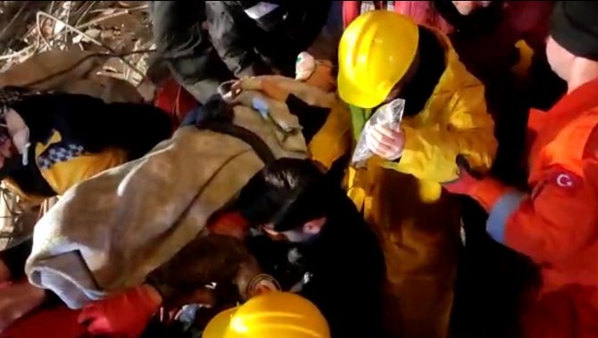 Gaziantep’te 13 Yaşındaki Meryem 87 Saat Sonra Kurtarıldı