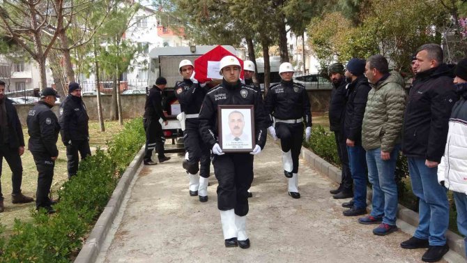 Depremde Hayatını Kaybeden Emniyet Müdür Yardımcısı Ve Oğlu Toprağa Verildi
