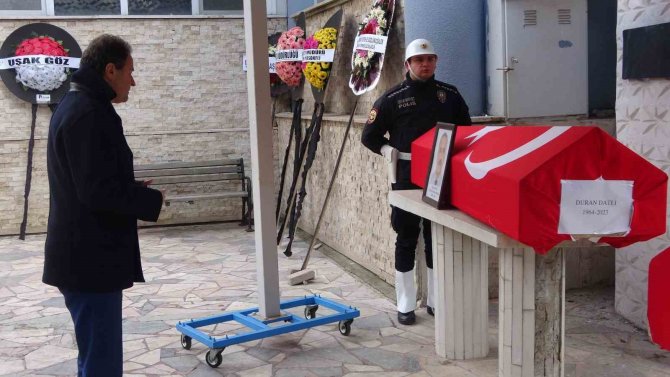 Depremde Hayatını Kaybeden Emniyet Müdür Yardımcısı Ve Oğlu Toprağa Verildi