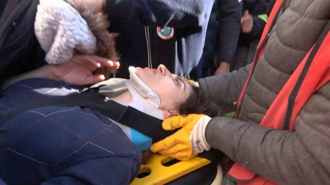 Depremin 83. Saatinde Enkazın Altından Sağ Çıkarıldı: "Size Kahve Yapacağım"