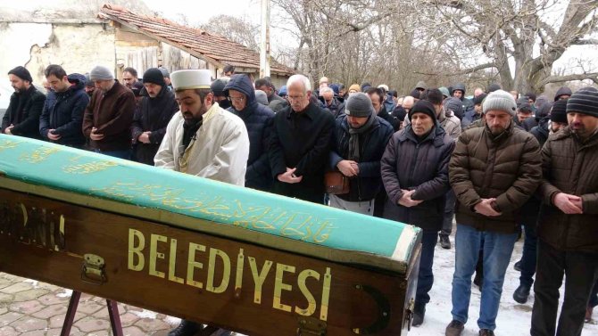 Eşi İle Birlikte Enkazın Altında Kalan Emekli Öğretmen Toprağa Verildi