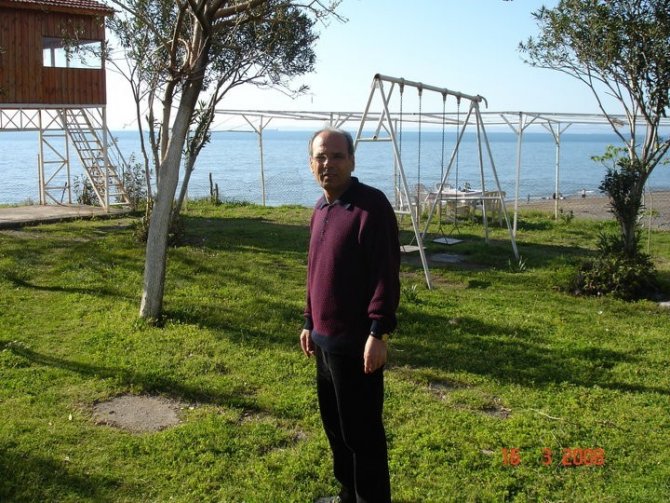 Eşi İle Birlikte Enkazın Altında Kalan Emekli Öğretmen Toprağa Verildi