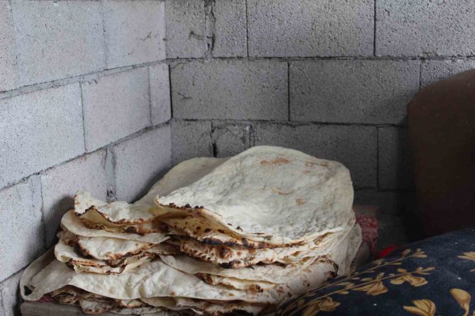 Iğdır’ın Hamarat Kadınları Deprem Bölgesi İçin Ekmek Pişiriyor