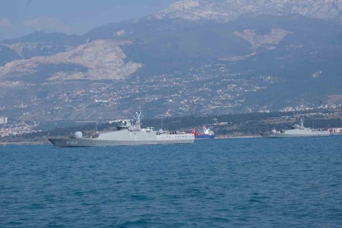 Savaş Gemileri İ̇skenderun Körfezinde