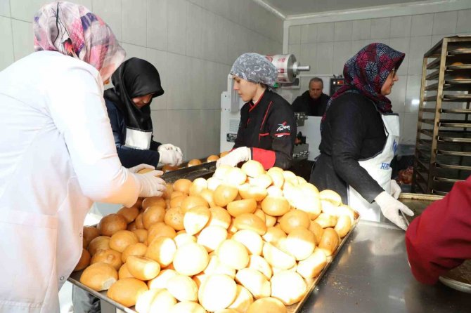 Isparta’da Lisede Üretilen 50 Bin Ekmek Kahramanmaraş’a Gönderildi