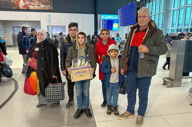İ̇stanbul’a Yakınlarının Yanına Gelen Depremzedeler Yaşadıkları O Anları Anlattı